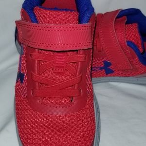 Under Armour Boys Surge shoes